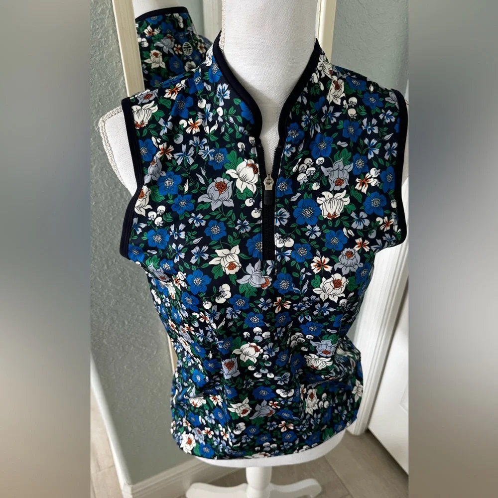 Sleeveless Floral Zip Mock-Neck Top in Navy/Blue